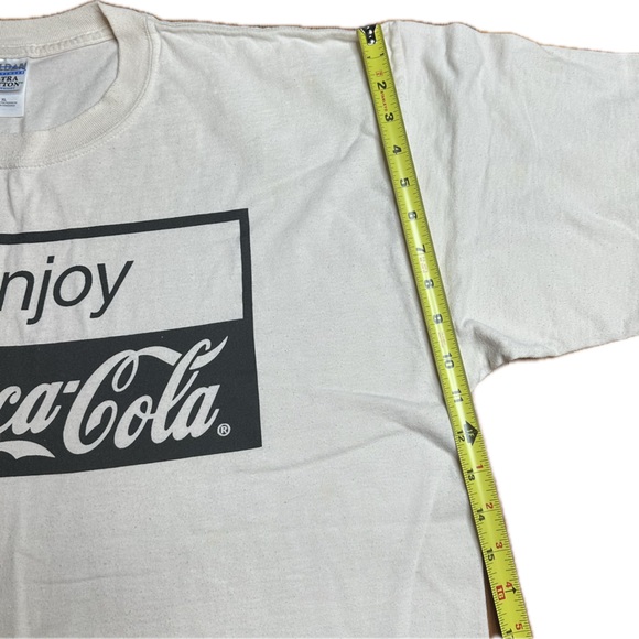 Vintage 2000s Enjoy Coca-Cola Black and White T-Shirt - Picture 7 of 8